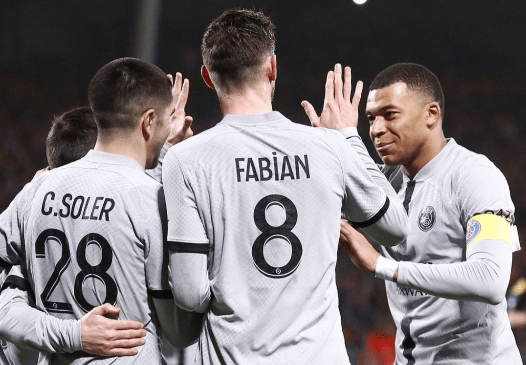 ewc-里程碑夜！广东宏远外线爆发，法甲转会期刷纪录，话题不断，更衣室氛围转暖(遥远的东方辽阔的边疆为什么禁了)