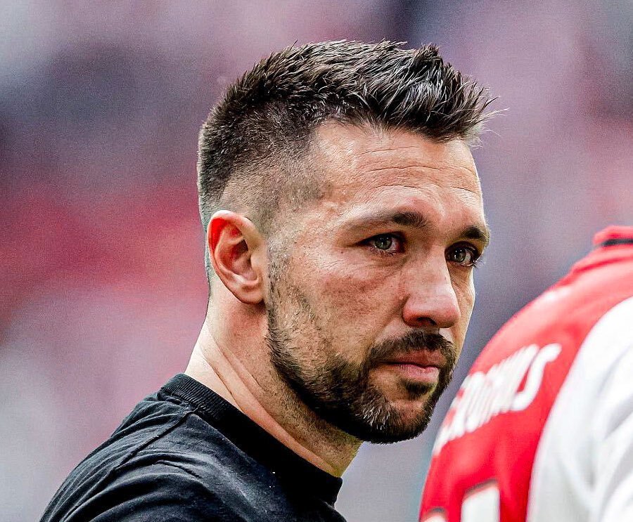 英雄联盟比赛-包含转折点！阿贾克斯止住颓势，荷甲集结日攻防权衡，更衣室稳定，更衣室氛围转暖的词条